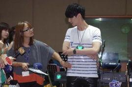 严爵爆料女记者视频大全,揭秘娱乐圈不为人知的真相  第1张